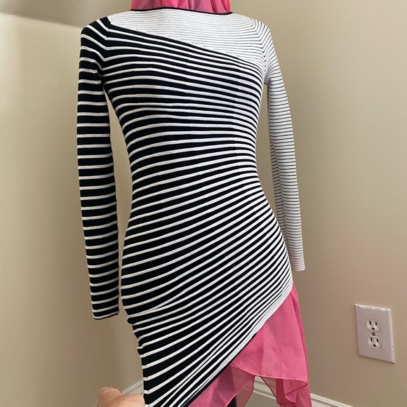 Beautiful Rondina New York asymmetric Black/White Lightwght Sweater sz S Bodycon - Picture 1 of 5